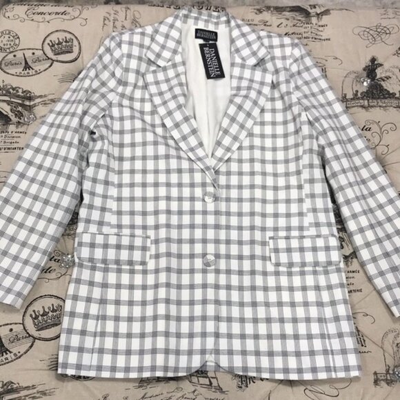Danielle Bernstein Structured Blazer - Picture 3 of 10
